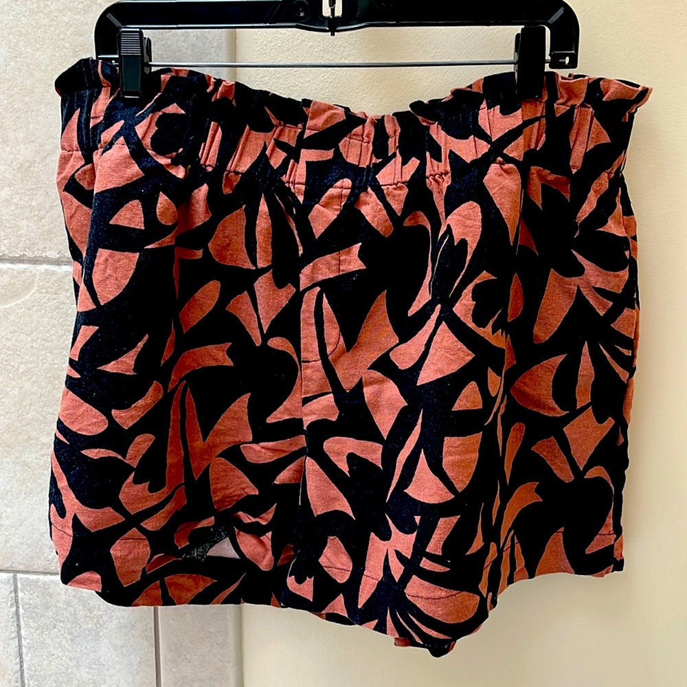 A New Day Shorts linen blend, partial elastic waist, black and autumn brown/rust